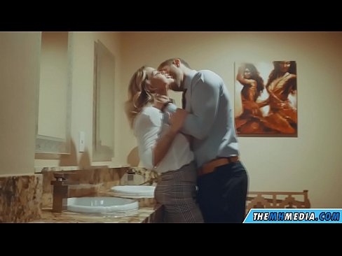 ❤️ Том биетэй шаргал үст таныг нийтийн бие засах газар уруу татах үед Порно vk mn.porn-list.ru ❌